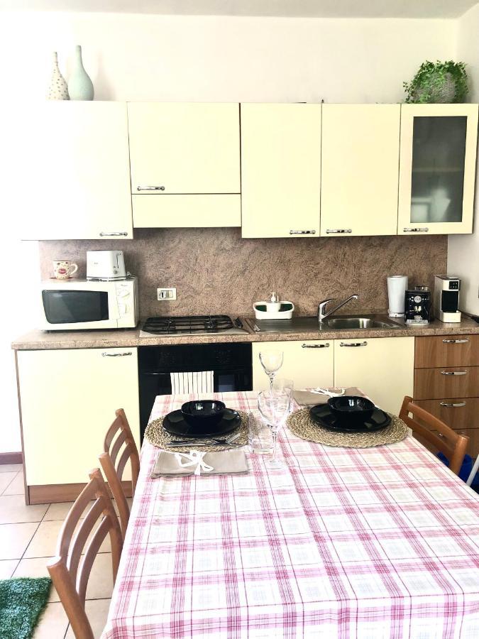 Casa Nonna Elide Lägenhet Besozzo Exteriör bild