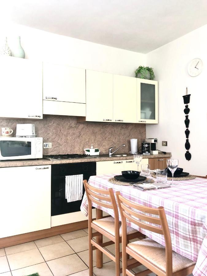 Casa Nonna Elide Lägenhet Besozzo Exteriör bild