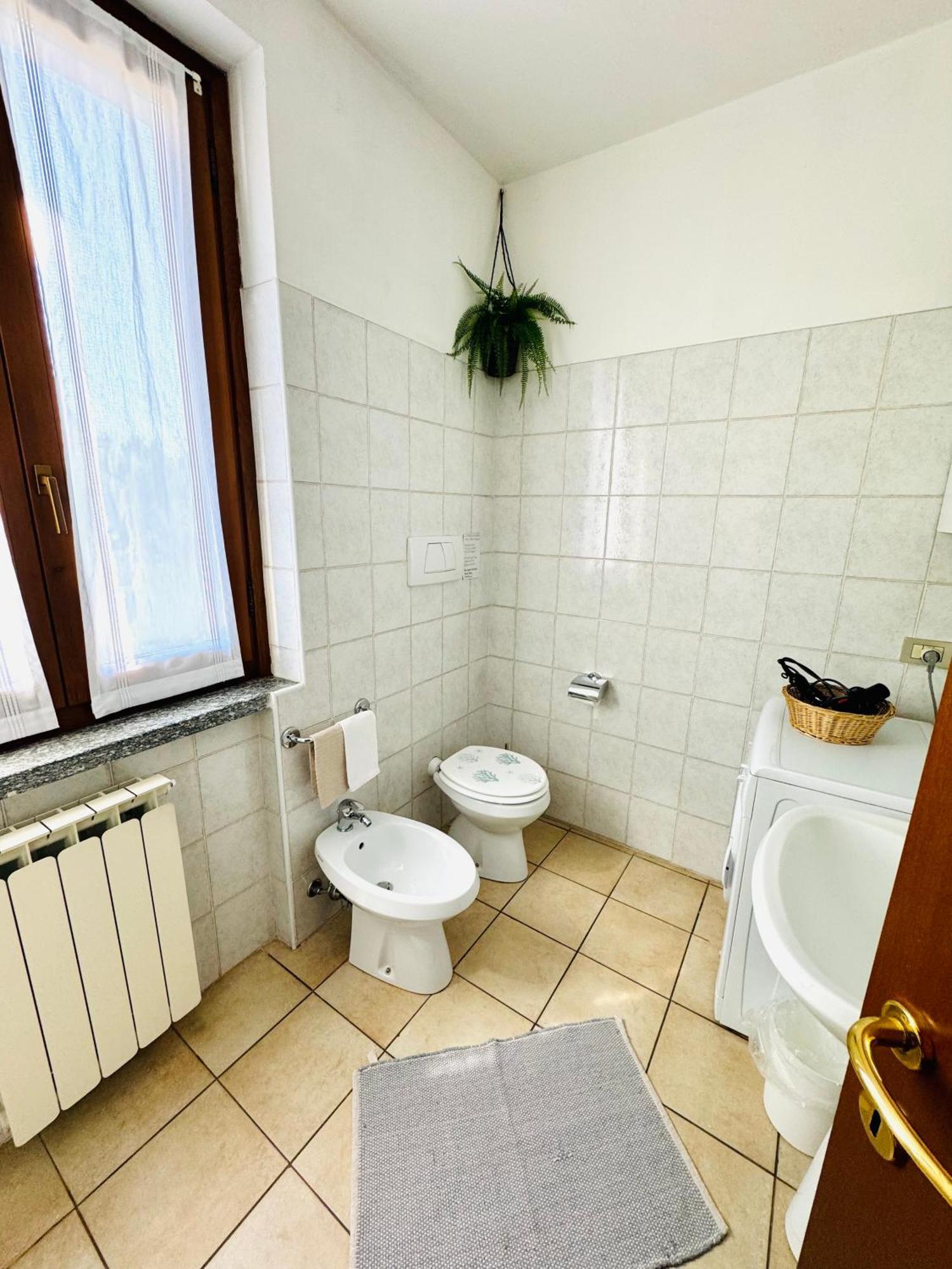Casa Nonna Elide Lägenhet Besozzo Exteriör bild