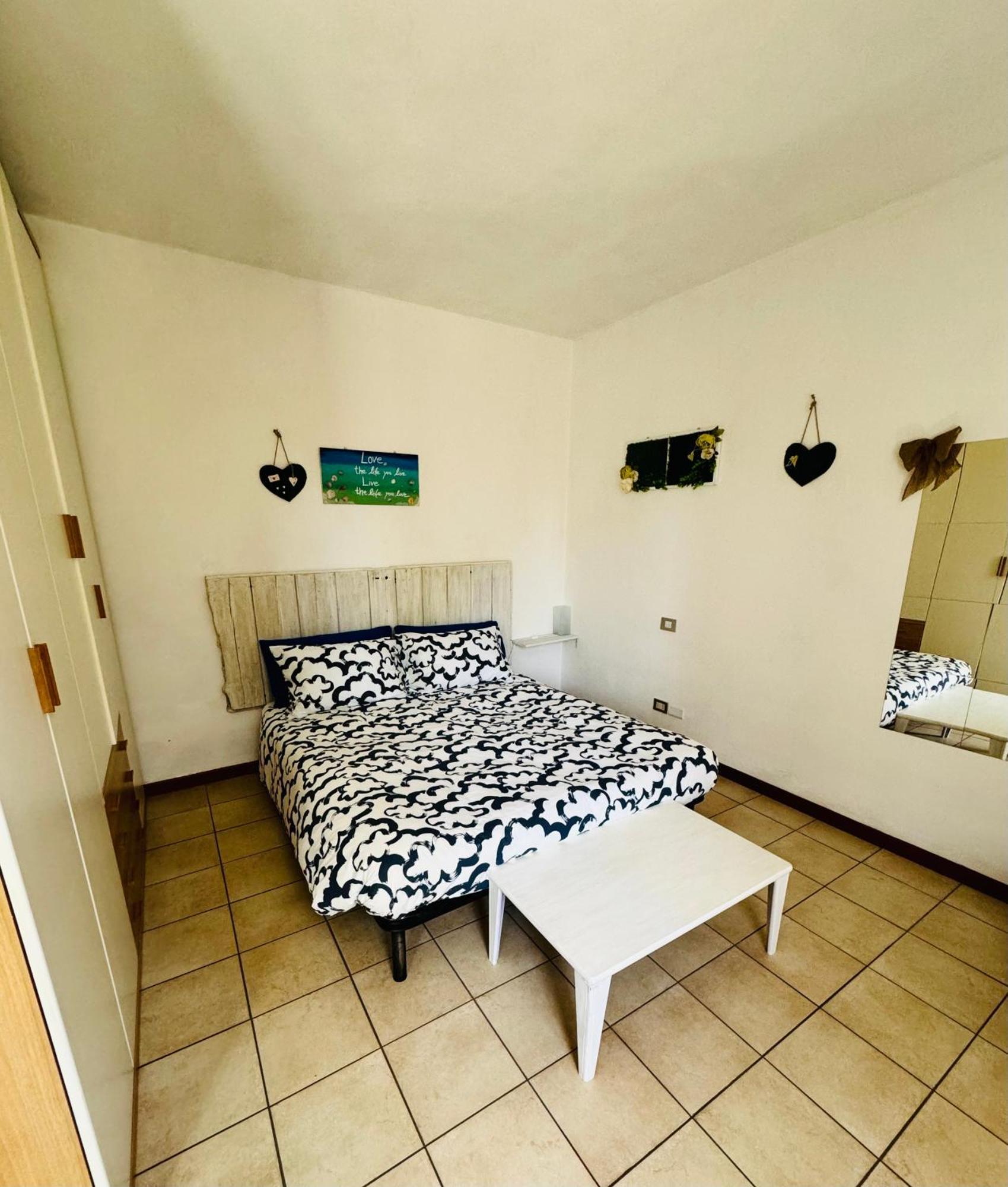 Casa Nonna Elide Lägenhet Besozzo Exteriör bild