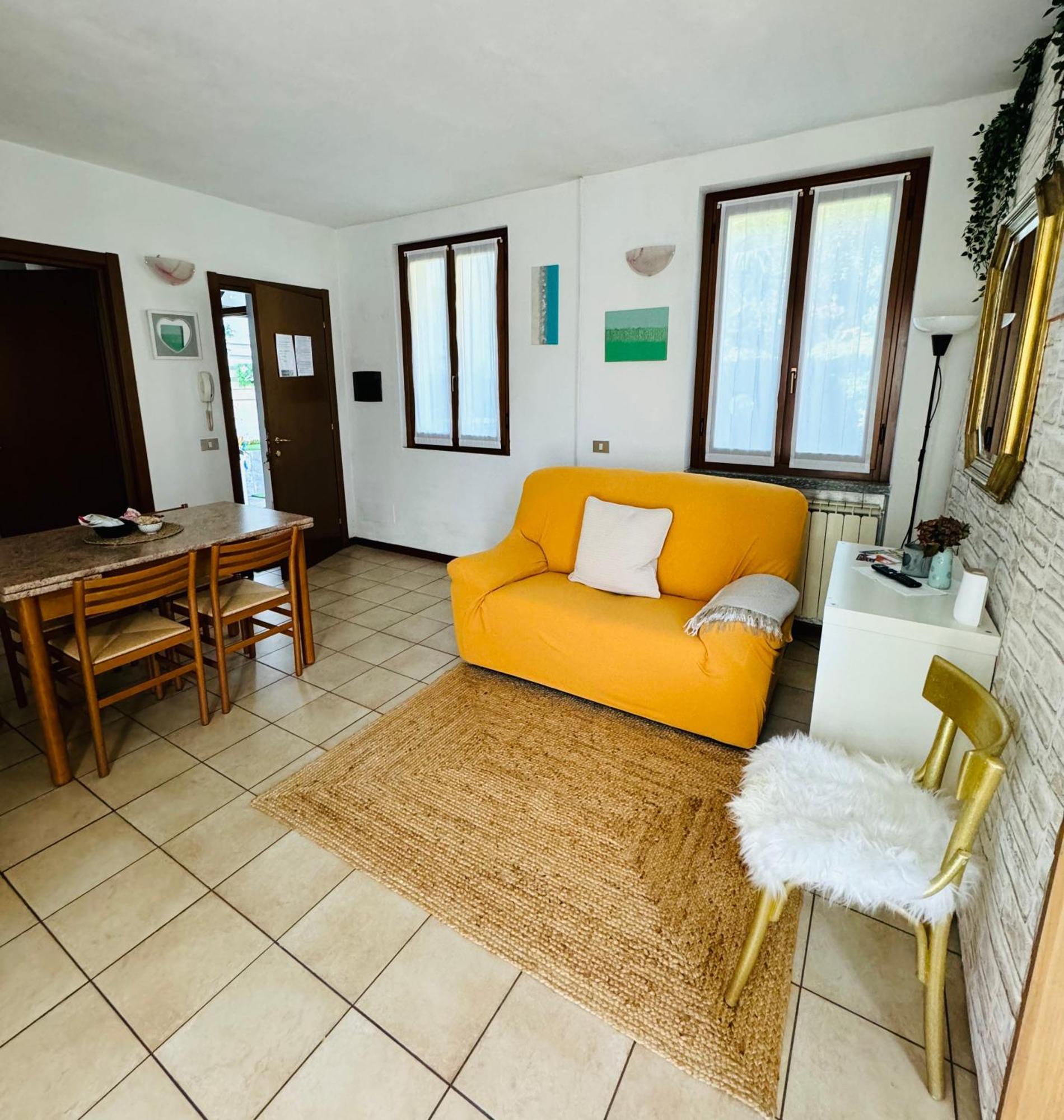 Casa Nonna Elide Lägenhet Besozzo Exteriör bild