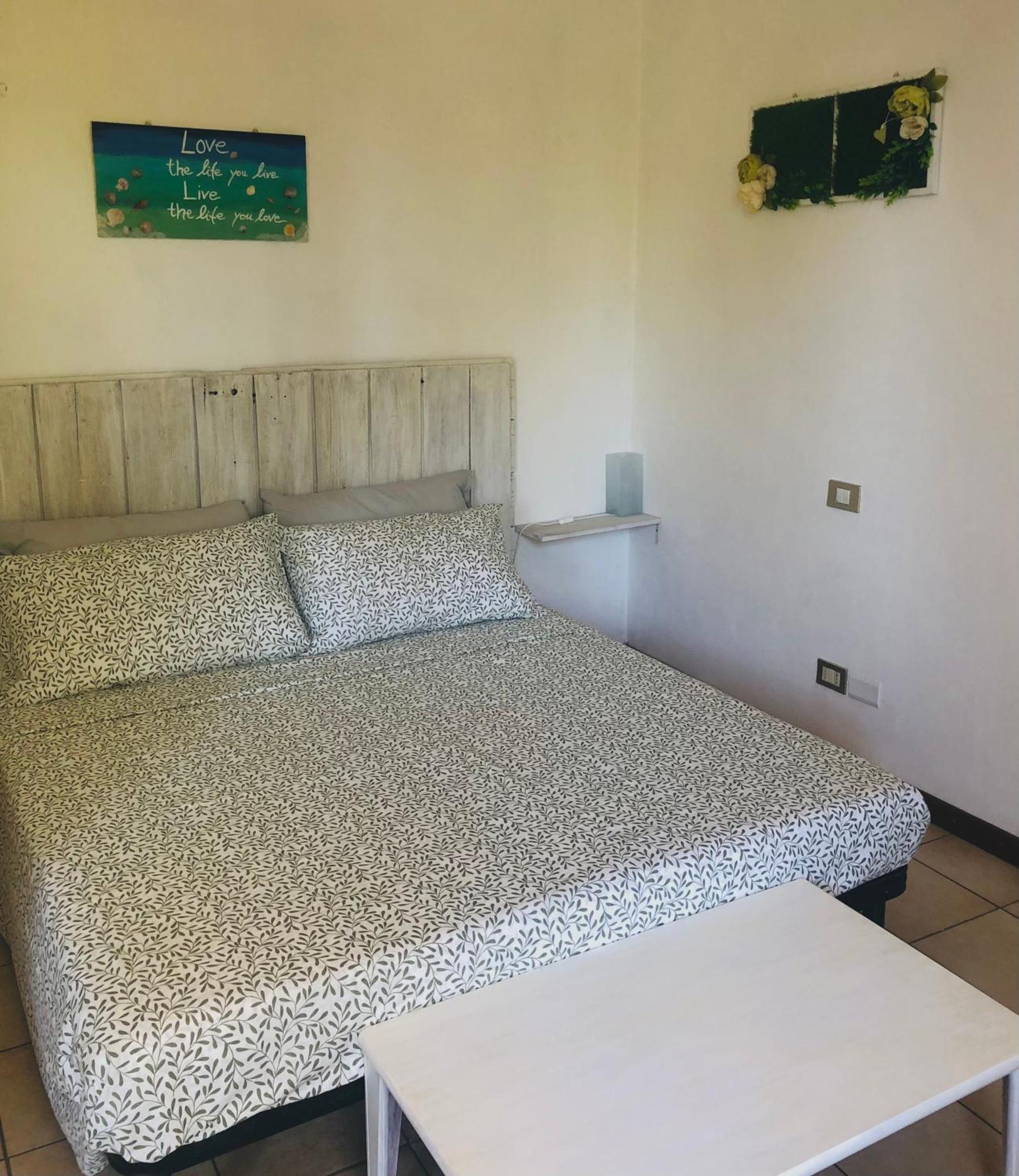 Casa Nonna Elide Lägenhet Besozzo Exteriör bild